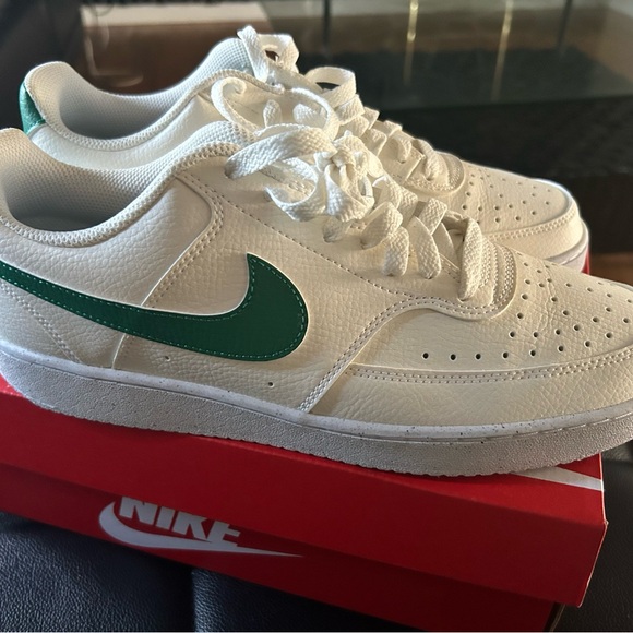 Nikes - Picture 5 of 6